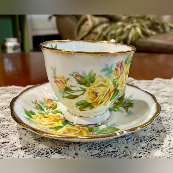 Royal Albert Tea Rose teacup and saucer #839056 - Picture 2 of 10